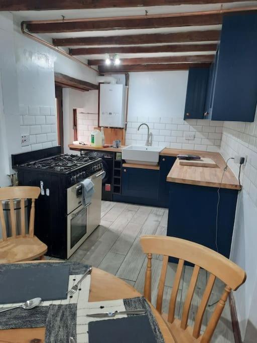 קרומפורד 18Th-Century Three-Bedroom Mill Worker'S Cottage מראה חיצוני תמונה